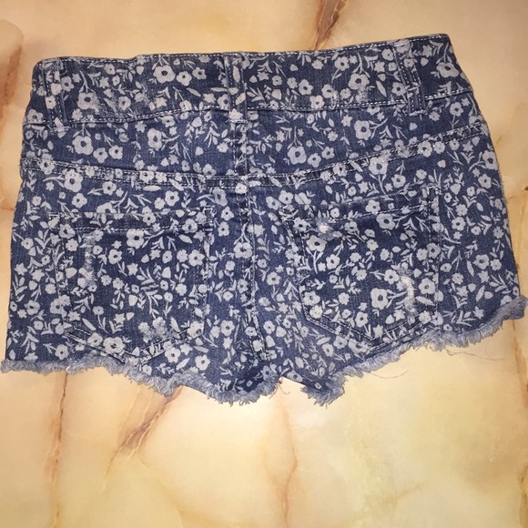 Jean shorts - Picture 2 of 3